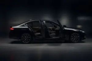 BMW 5 Series passenger access for airport pickups and luggage
